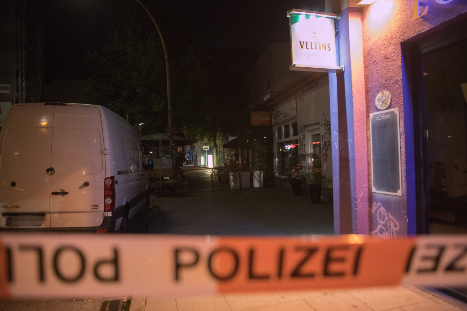 Nach Streit vor einer Bar fallen Schüsse