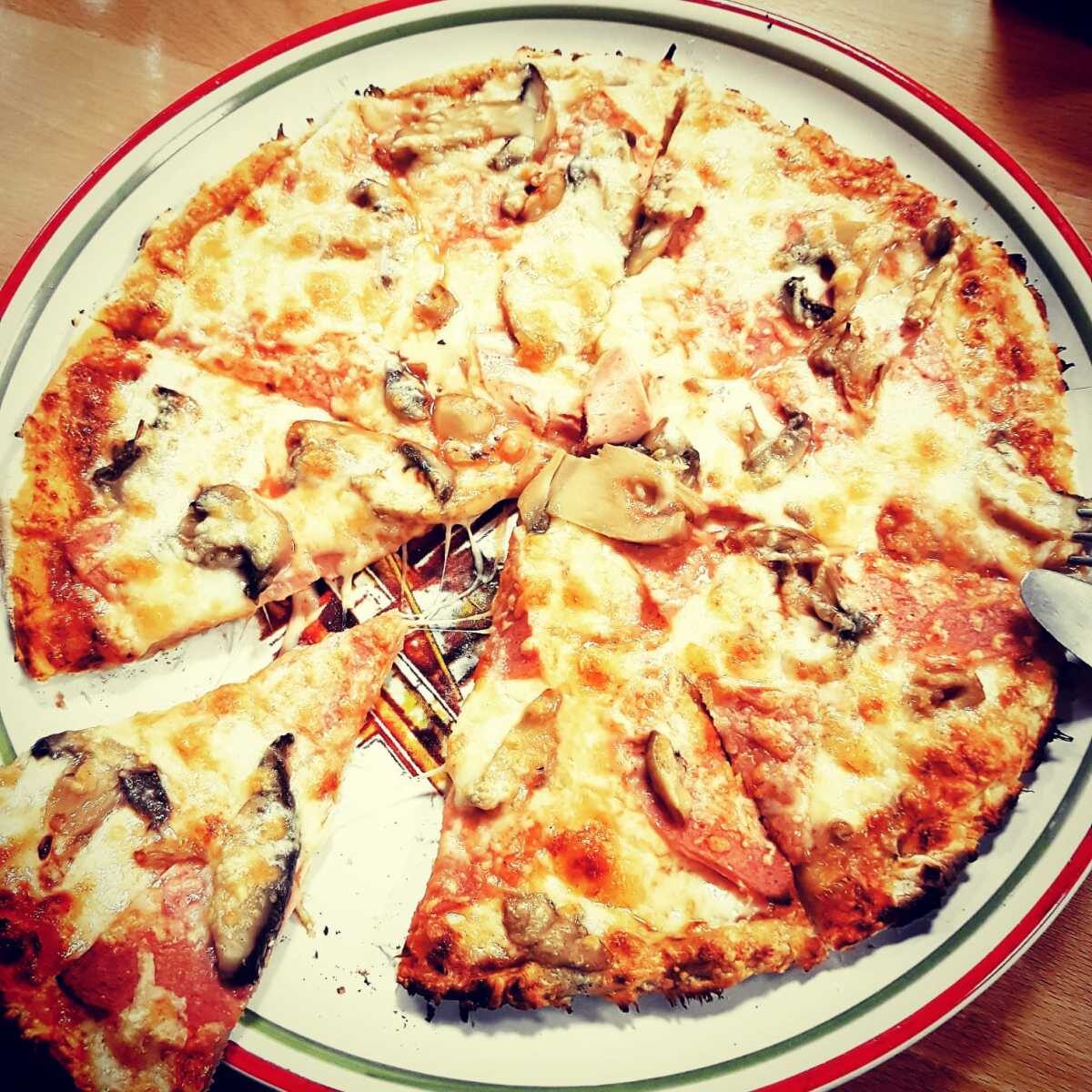 Leckere Pizza im Dönerladen