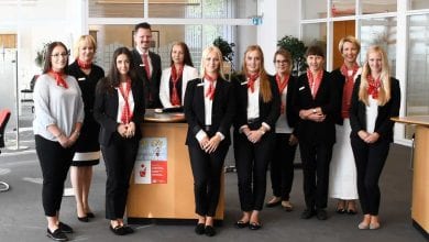 Das Beratungscenter der Sparkasse Harburg-Buxtehude in Hittfeld feiert mit seinen Kunden das 175-jährige Jubiläum
