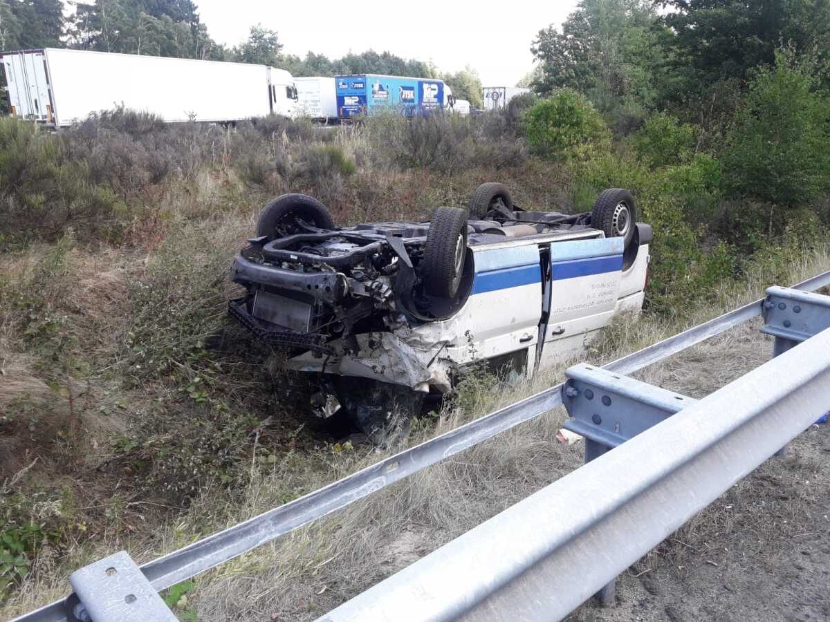 Verletzte Person nach Überschlag auf A261