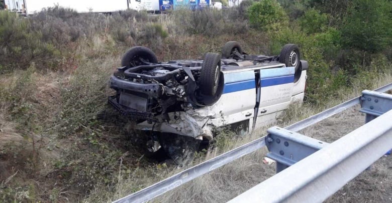 Verletzte Person nach Überschlag auf A261 4 Verletzte Person nach Überschlag auf A261