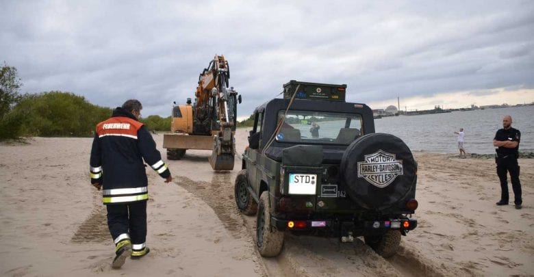 Spitztour am Bassenflether Strand endet für Geländewagenfahrer in der Elbe 8 Spitztour am Bassenflether Strand endet für Geländewagenfahrer in der Elbe