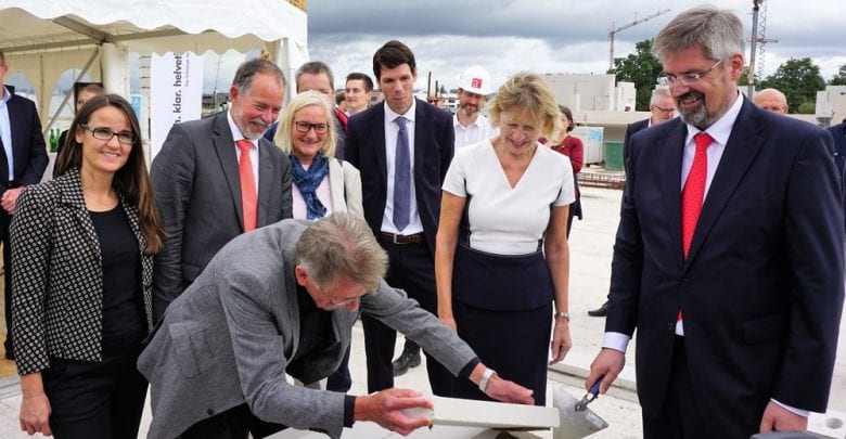 Senatorin Dr. Dorothee Stapelfeldt legt Grundstein für Hamburger Lösung 2 Senatorin Dr. Dorothee Stapelfeldt legt Grundstein für Hamburger Lösung