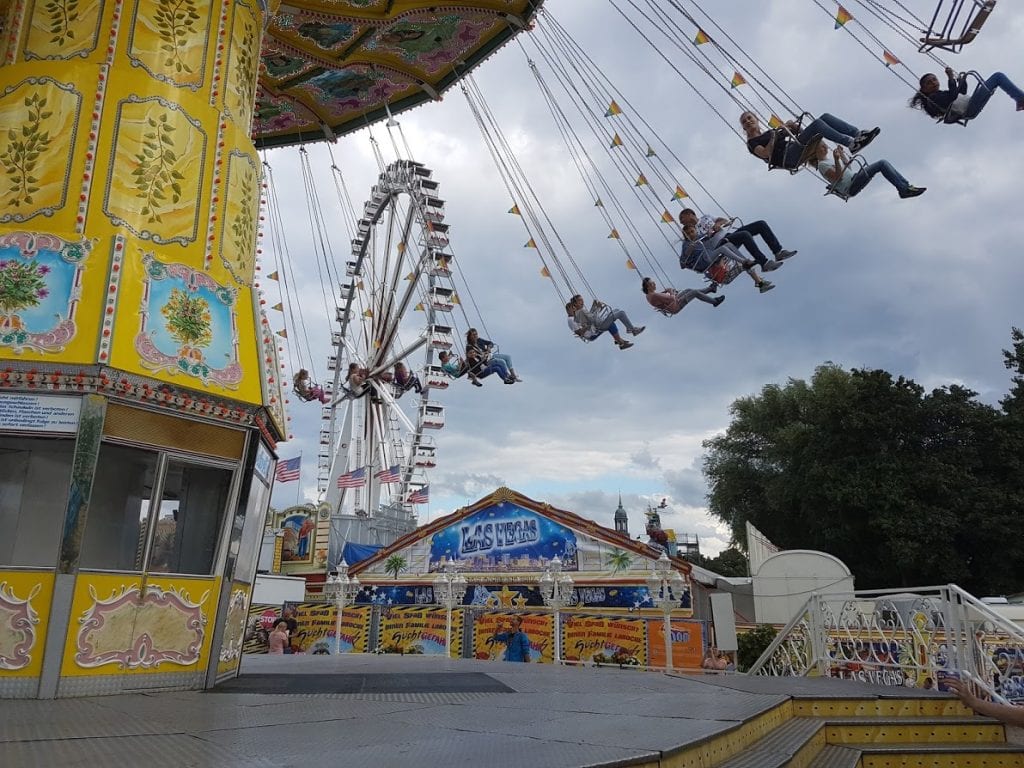 Hamburger DOM hat unter 2G-Bedingungen eröffnet