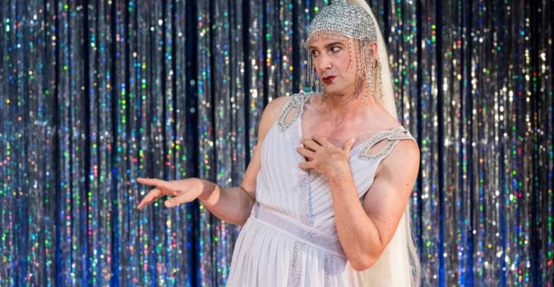 Ins Dragqueen-Outfit werfen und freien Eintritt für „Der bewegte Mann – Das Musical“ in Harburg sichern