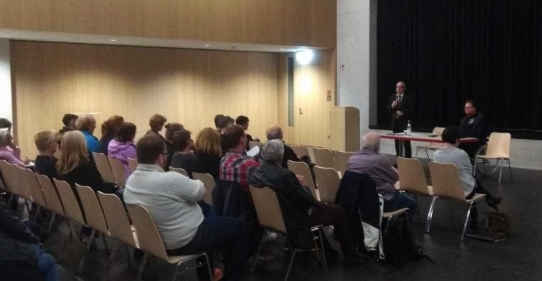 Schulsenator bringt Überraschung mit nach Neugraben