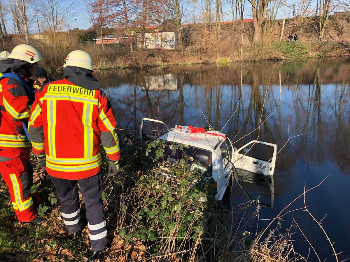 Golf nach Spritztour im Teich versenkt? Polizei sucht Zeugen