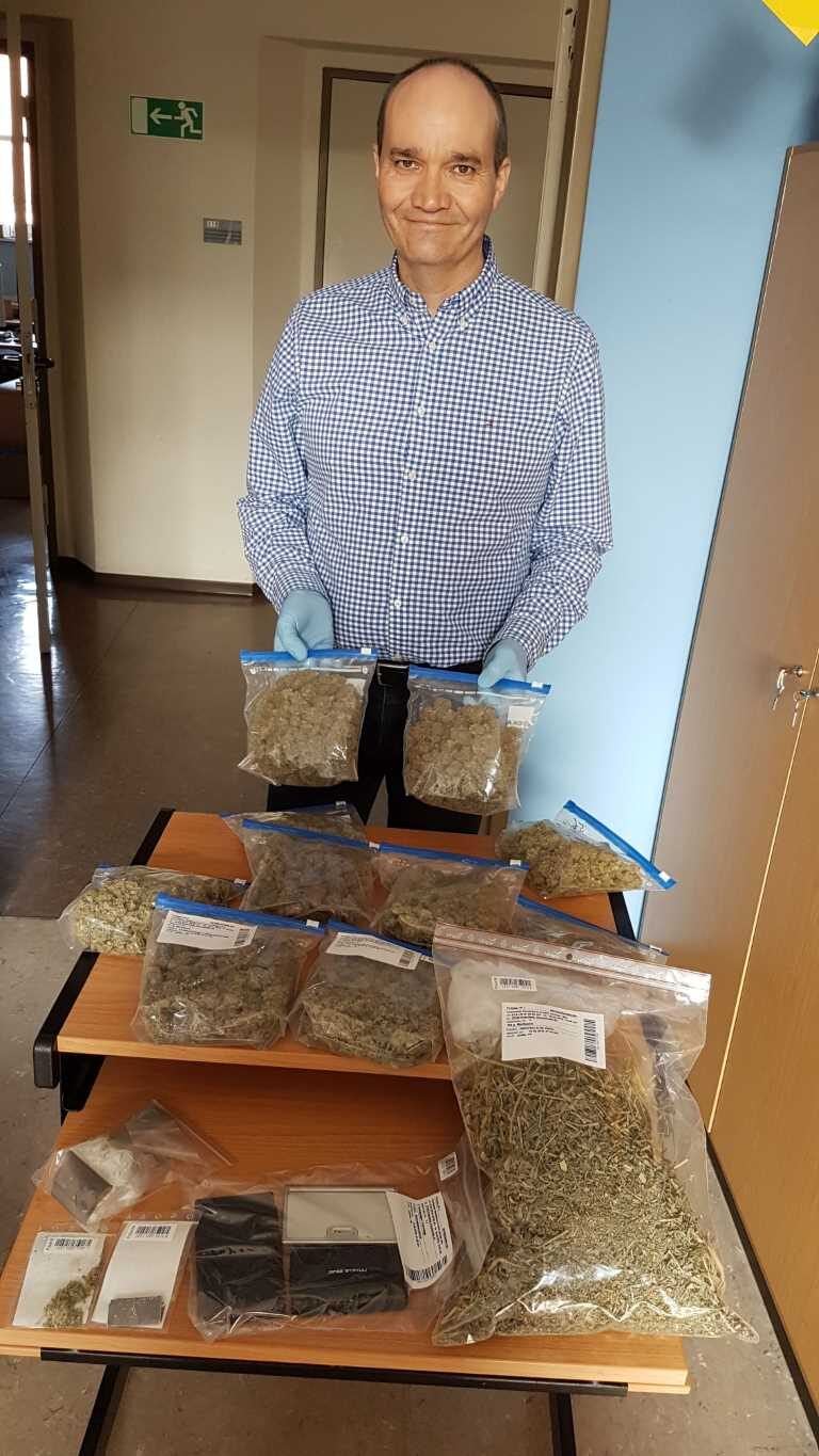 Ermittler der Stader Polizei können Marihuana und andere Drogen bei Durchsuchung beschlagnahmen
