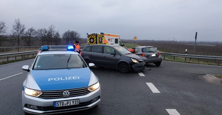 Autobahnauffahrt Jork wegen Unfall für eine Stunde teilweise gesperrt