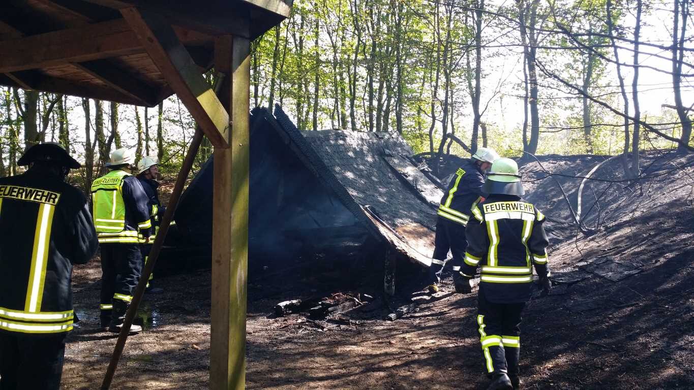 Grillhütte in Freizeitpark brennt nieder
