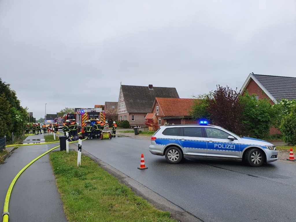 Kühlschrank gerät in Brand - couragierter Nachbar und Feuerwehr können Brandausbreitung verhindern