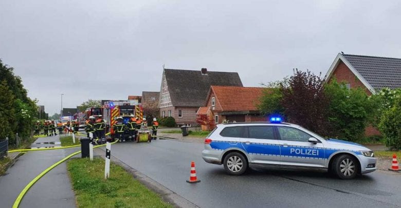 Kühlschrank gerät in Brand - couragierter Nachbar und Feuerwehr können Brandausbreitung verhindern