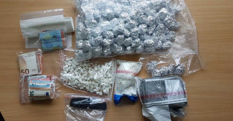 Ermittler stellen Drogen und Bargeld bei Durchsuchung in Stade sicher