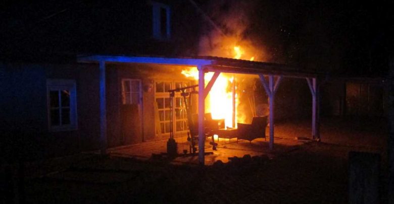 Schnelles Eingreifen der Feuerwehr verhindert Ausbreitung von Feuer in Dollerner Bar-Betrieb