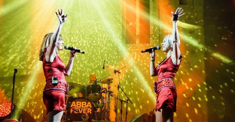 Mitreißende ABBA-Night mit der Gruppe Abba Fever beim 19. Holk Kulturfestival