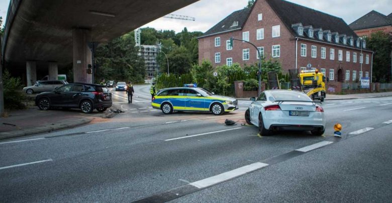 Schwerer Unfall vor dem Amtsgericht behinderte Verkehr