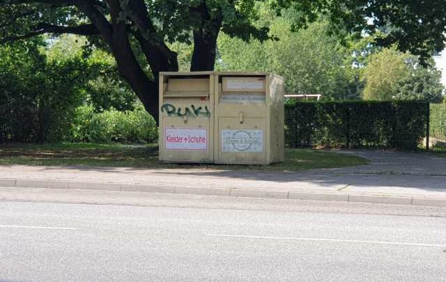 Altkleidersammlung am Straßenrand: Hamburg ist hilflos