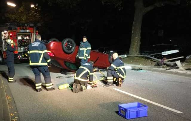 23-jähriger rast gegen Laternenmast