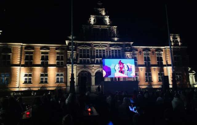 Staatsopernpremiere auf dem Harburger Rathausplatz