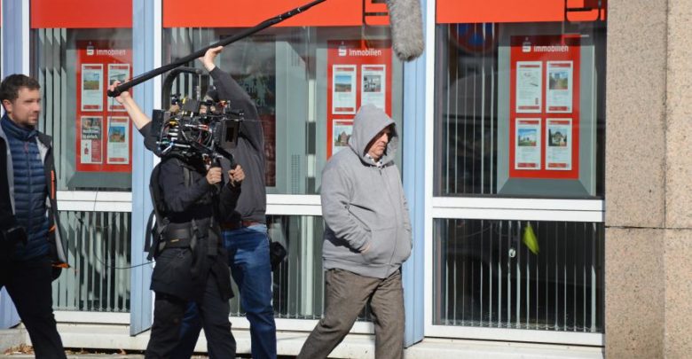 Axel Prahl steht in Harburg vor der Kamera