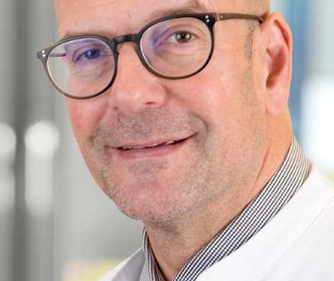 Wenn das Gehen zur Qual wird – Klinik informiert wann ein Kniegelenkersatz notwendig wird