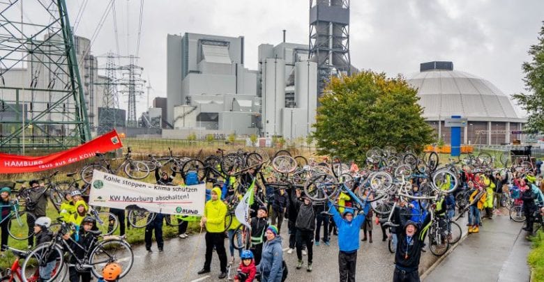 Klimaaktivisten demonstrieren erneut gegen Kohlekraftwerk Moorburg