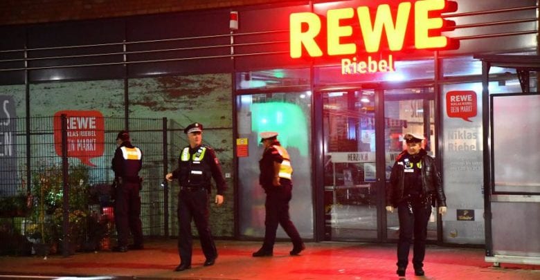 Räuber überfallen Rewe-Markt in Fischbek