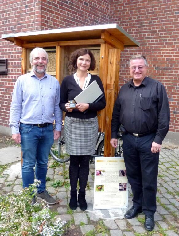 Drittes Bienenhotel im Bezirk Harburg eingeweiht