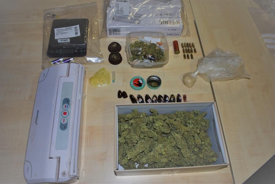 Wohnung eines Drogendealers durchsucht 1 Wohnung eines Drogendealers durchsucht