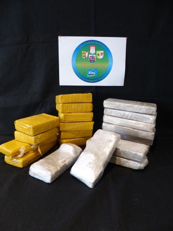 Zoll stellt 10 KG Heroin bei ukrainischem LKW-Fahrer sicher