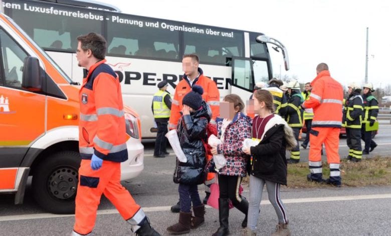 B75 nach Unfall mit Reisebus in Fahrtrichtung Norden gesperrt