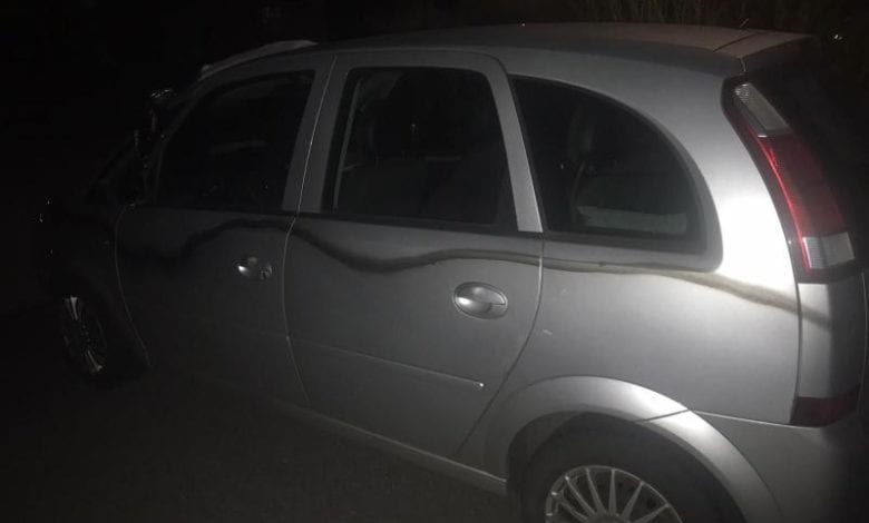 Autos mit Farbe besprüht - Polizei sucht Zeugen