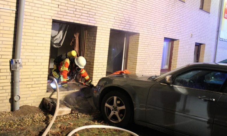 Nach Wohnungsbrand schwebt 32-jähriger in Lebensgefahr