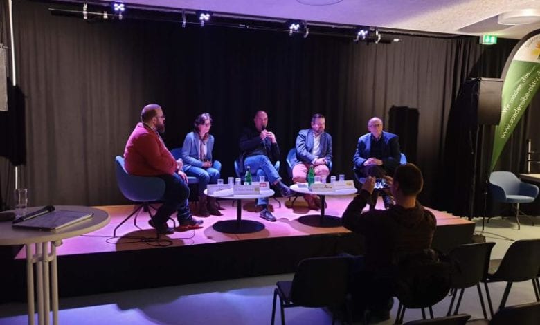 Süderelbe Aktiv e.V. im Dialog mit Bürgern und Politikern 11 Süderelbe Aktiv e.V. im Dialog mit Bürgern und Politikern