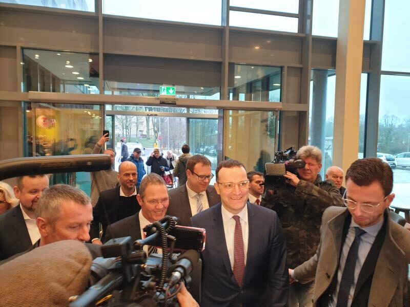 Jens Spahn besucht Asklepios Klinik in Harburg