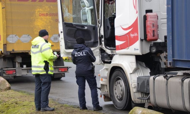 Polizei und Zoll kontrollieren LKW auf der Bundesstraße 73 - diverse Mängel festgestellt
