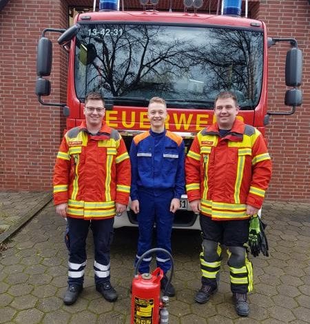 Lindhorster Jugendfeuerwehrmitglied verhindert Ausbreitung eines Brandes erfolgreich