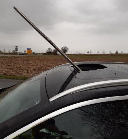 Horror-Unfall: Geschockter Autofahrer blieb unverletzt