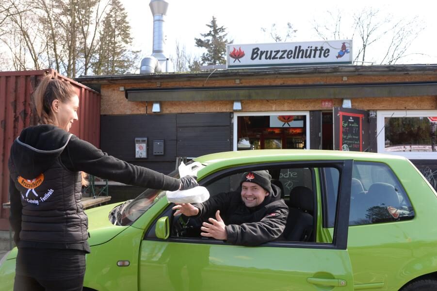Kult-Bruzzler setzt auf Currywurst Drive-In