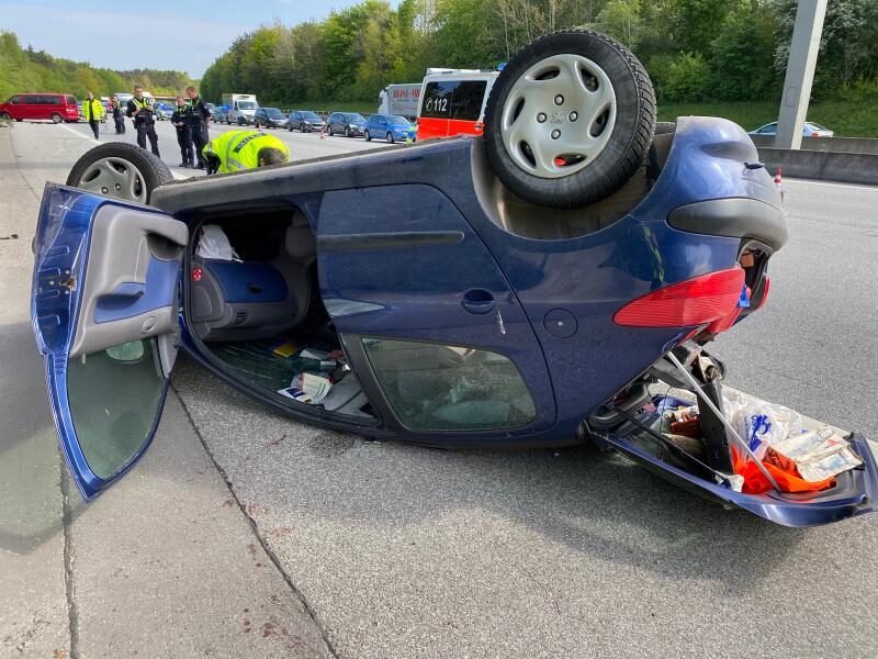 Auto überschlägt sich auf der A7 bei Heimfeld