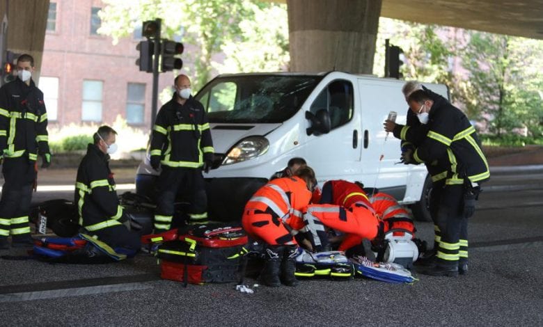 Motorrad kollidiert mit Kleintransporter
