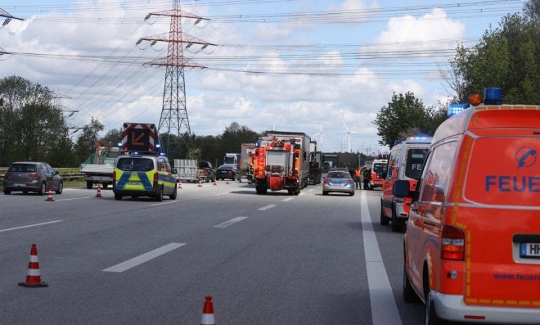 Soldaten leisten erste Hilfe bei erkranktem LKW-Fahrer