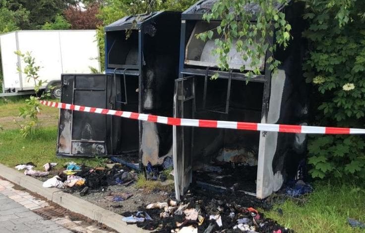 Brandstifter setzen Altkleidercontainer und Gartenmüllbox in Brand - Polizei sucht Zeugen