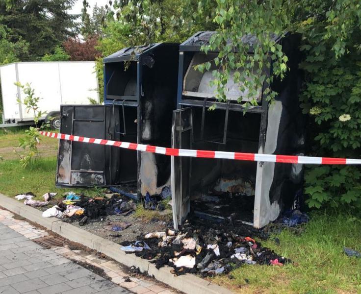 Brandstifter setzen Altkleidercontainer und Gartenmüllbox in Brand - Polizei sucht Zeugen