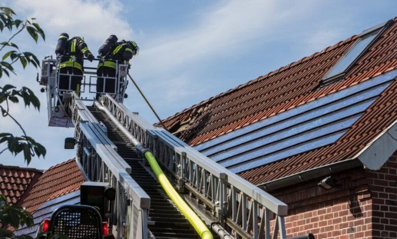 8-jähriger Junge bemerkt Brandgeruch und informiert Eltern