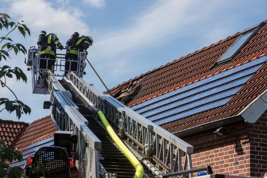 8-jähriger Junge bemerkt Brandgeruch und informiert Eltern
