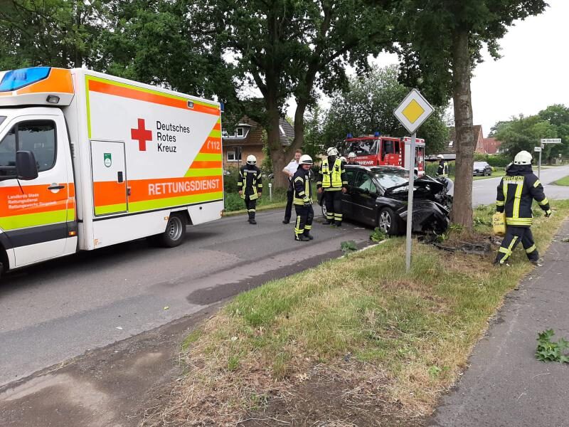24-jähriger Autofahrer bei Unfall in Kutenholz verletzt