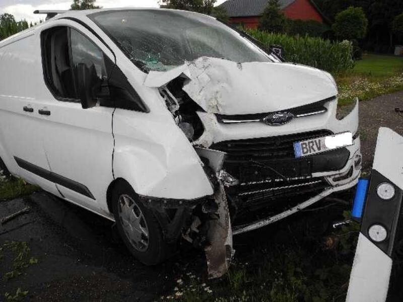 Unfallflucht nach schwerem Verkehrsunfall - Polizei sucht Zeugen