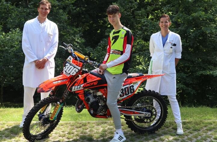 Ärzteteam der Helios Mariahilf Klinik macht 16-jährigen Motocross-Sportler wieder „geländetauglich“