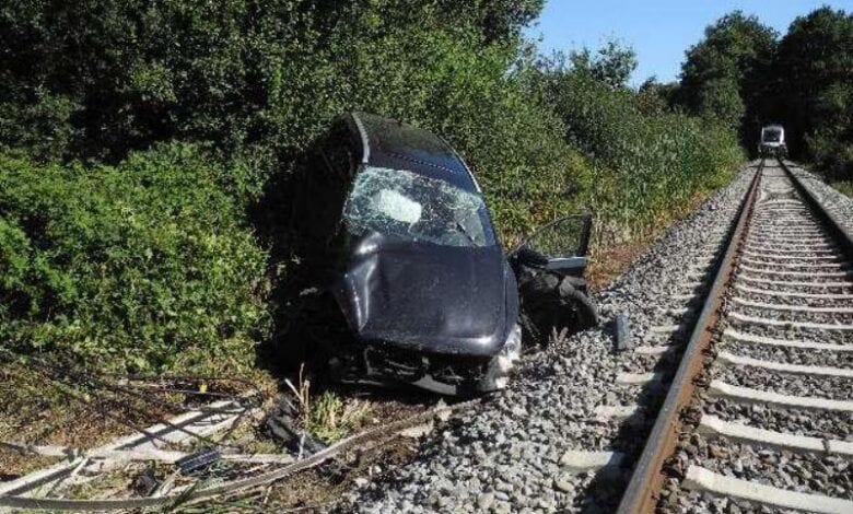 20-jährige bei Unfall am Bahnübergang schwer verletzt